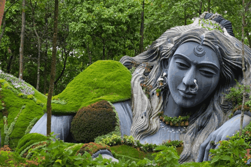 Chikmagalur Tour: Savor the Artistry at Siri Cafe with a Beautiful Lady Sculpture